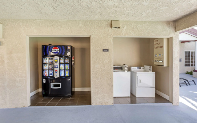 Best Western China Lake Inn