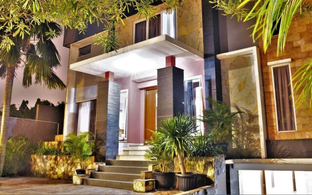 ZEN Rooms Basic near Cilandak Town Square