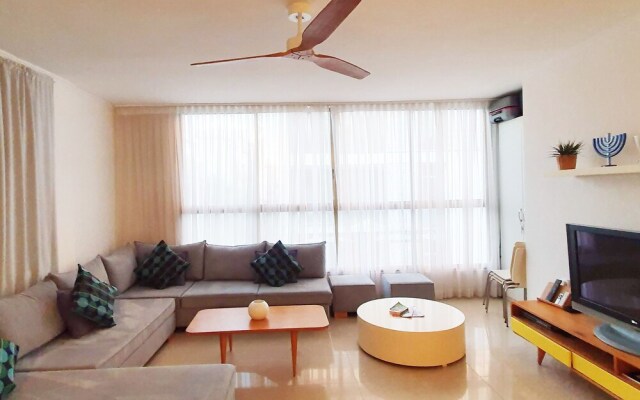 Charming 3 BDR Aptartment Near the Beach TL51