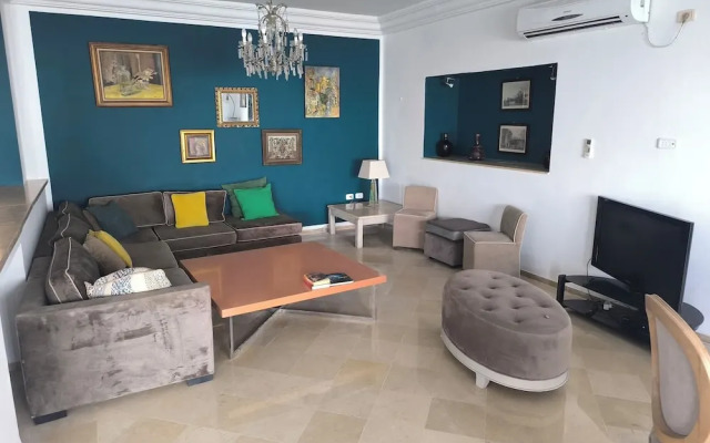 Stylish villa avec parking et piscine