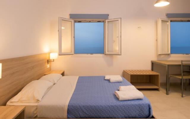 Socrates Apartments & Restaurant