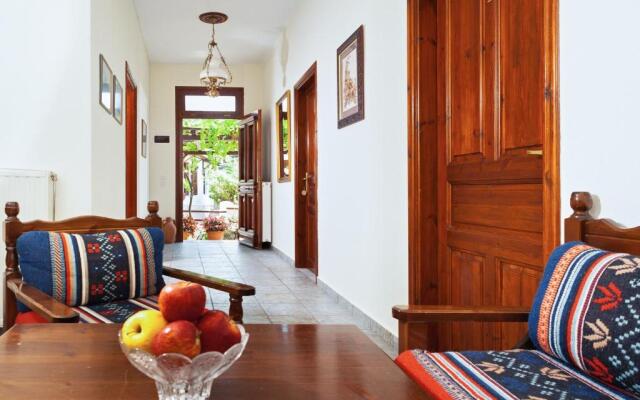 Elatos Country House