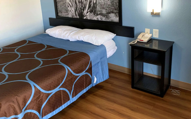 Super 8 by Wyndham Phoenix West