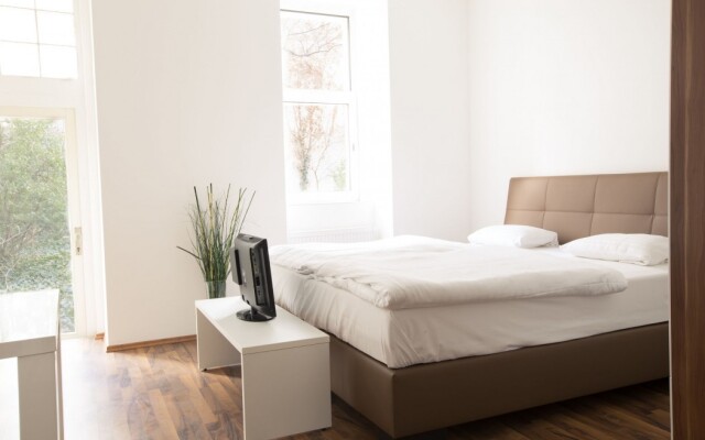 Grand Central Studio Apartments