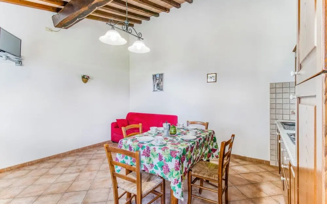 Ribes Family Apt Shared Pool,volterra