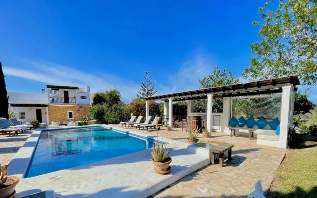 Holiday Home Near Stunning Beaches