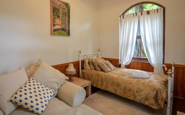 Celestial Dew Guest House, Day Spa, Retreat