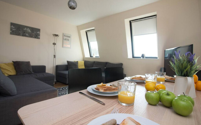 Stayzo Premiere Serviced Accommodation - 17