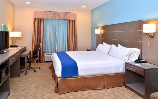 Holiday Inn Express Hotel & Suites Schulenburg by IHG