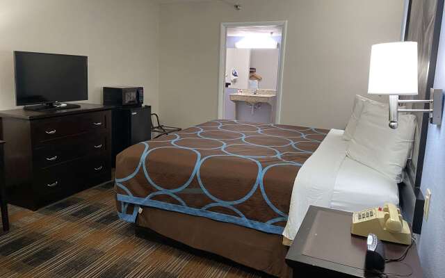 Super 8 by Wyndham Covington