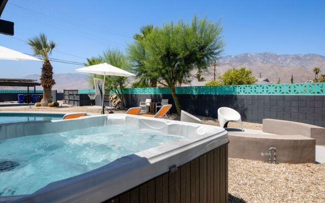 Modern Desert Oasis