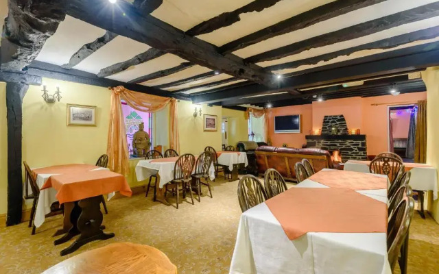 Pen-Y-Bont Hotel