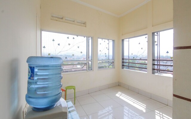 Airy Cihaurgeulis Surapati 235 Bandung