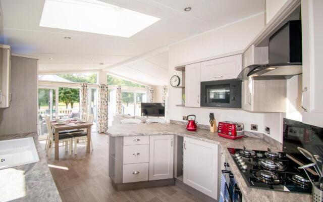 The Crucible lodge with Hot Tub