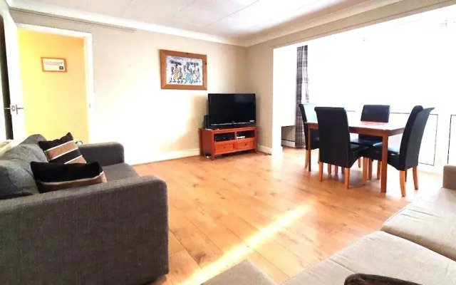 2-bed Flat With Superfast Wi-fi DW Lettings 9WW