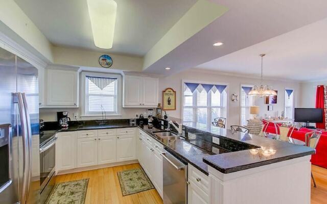 1010 Ocean Palms 201