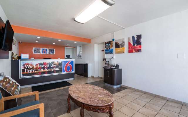 Motel 6 Connellys Springs, NC