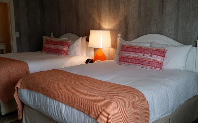 The Boathouse Waterfront Hotel & Marina