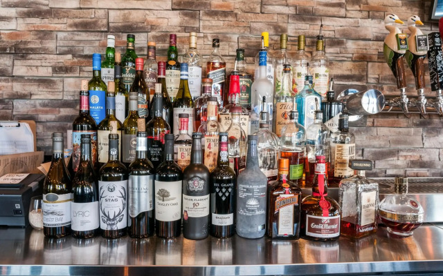 Cobblestone Hotel & Suites - Appleton International Airport