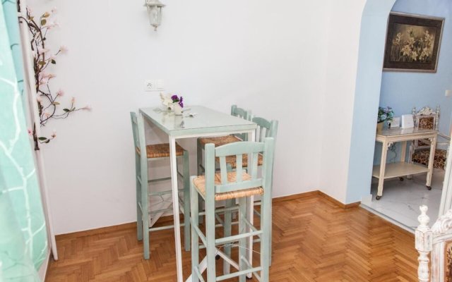 Charming Apartment in Pagkrati-GTD95602