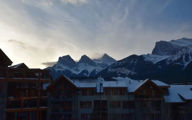 Rundle Cliffs Lodge by Canmore Premier