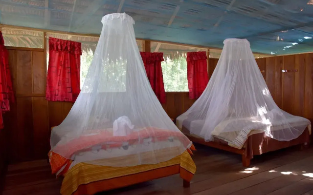 Yaku Amazon Lodge & Expeditions