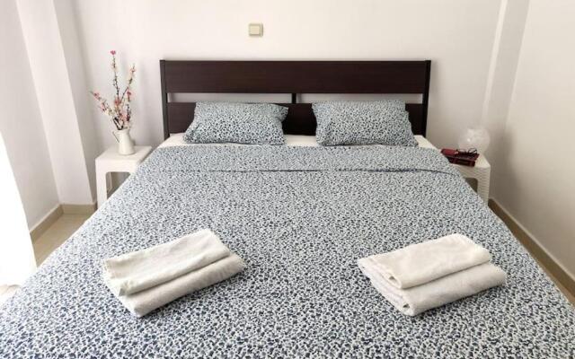 Fully equipped 2-bedroom flat unique view all year