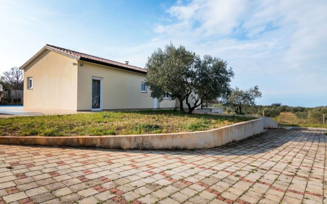 Beautiful Holiday Home in Novigrad With Private Swimming Pool