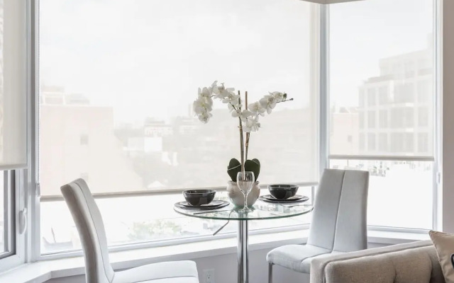 QuickStay - Class in Yorkville (Yonge & Bloor)