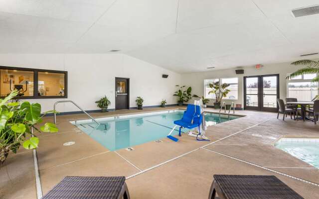 Comfort Inn & Suites Redwood Country