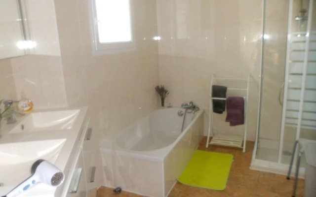 House With 5 Bedrooms in Courzieu, With Furnished Garden and Wifi