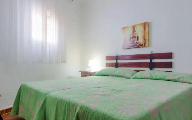 Calma Holiday Home 22606