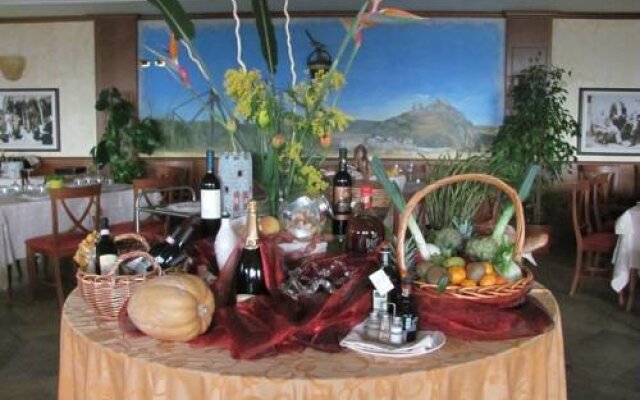 Tolfa Hotel