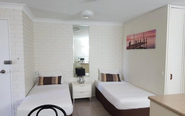 Trickett Gardens Holiday Inn – Guest Rooms – Gold Coast
