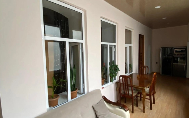 Cozy Old City Apartment