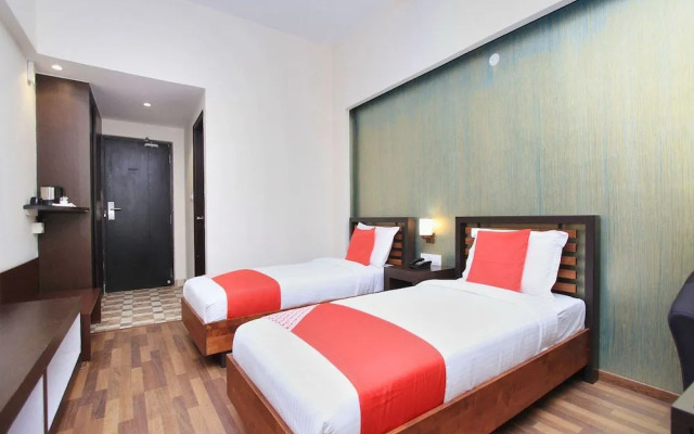 OYO 13090 Astor Hotel