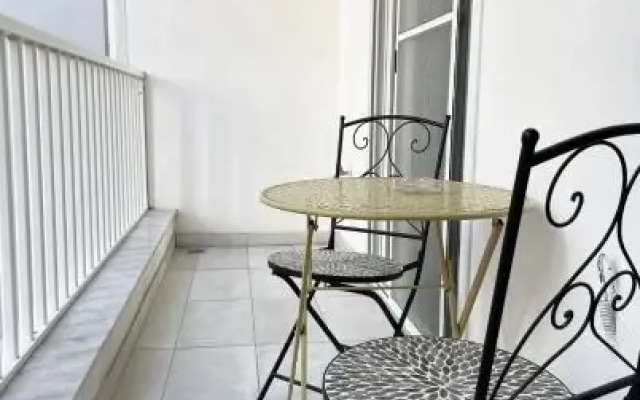 Lovely 1 bedroom flat with sofa bed and balcony