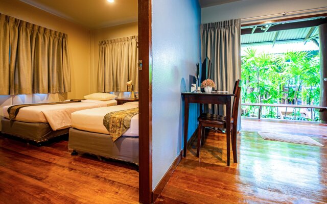 Baan Klang Aow Beach Resort