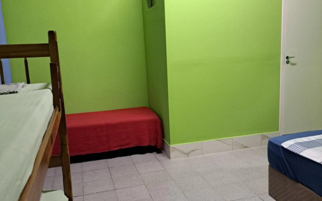 Girassol Hostel by Katita