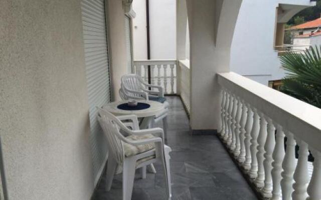 Amelia Apartment