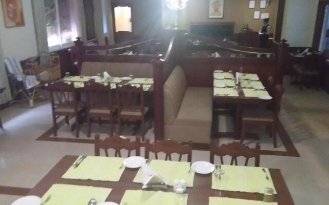 Hotel Raj Residency