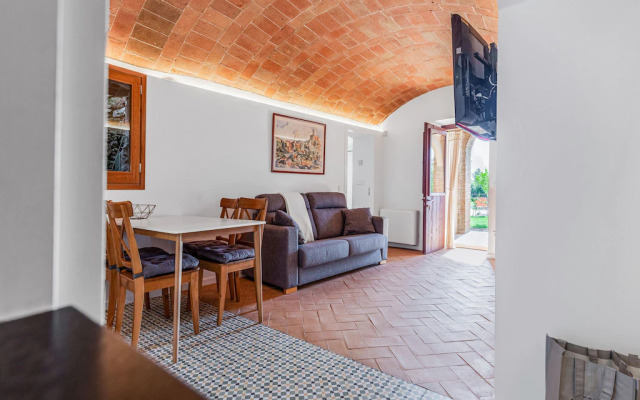 Charming Holiday Home in Vulpellac with Shared Pool