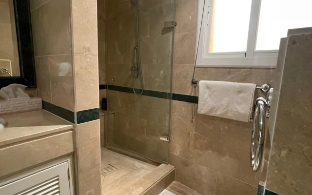 Hacienda Elviria 2 Bedroom Spacious Apartment