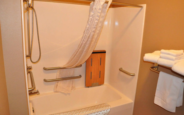 Cobblestone Inn & Suites - Denison Majestic Hills