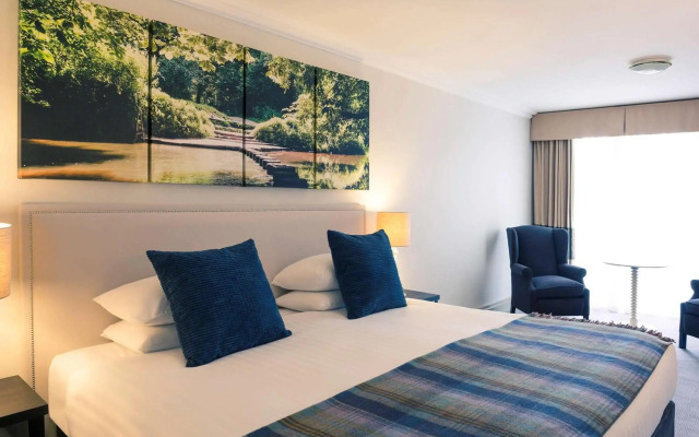Sunday Box Hill Burford Bridge Hotel