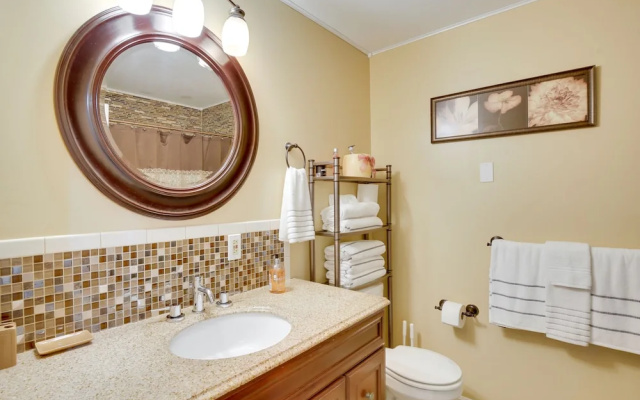 Great for Families: Waterville Retreat w/ Yard!