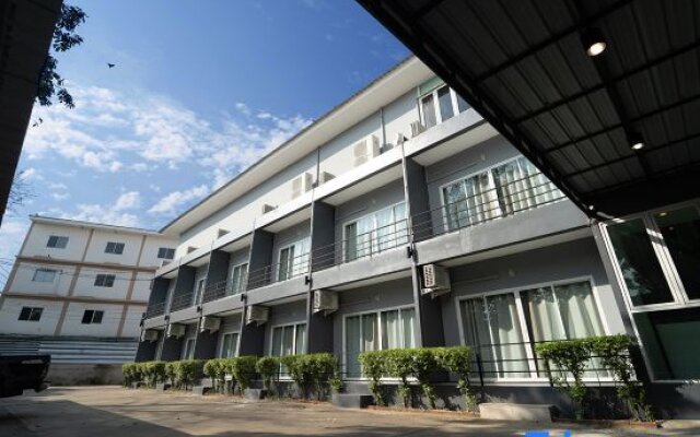 B2 Nakhon Sawan Boutique & Budget Hotel