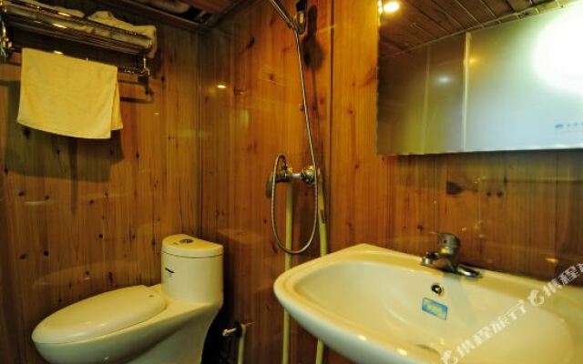 Yixiangju Homestay (Xijiang Qianhu Miao Village Observation Deck Branch)