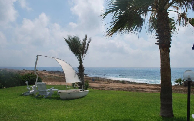 Sea Front Villa, Heated Private Pool, Amazing Location Paphos 323