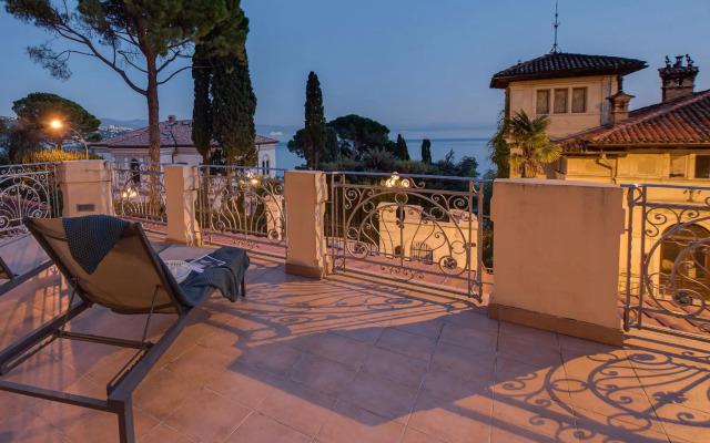 Luxury Seaview Apartment